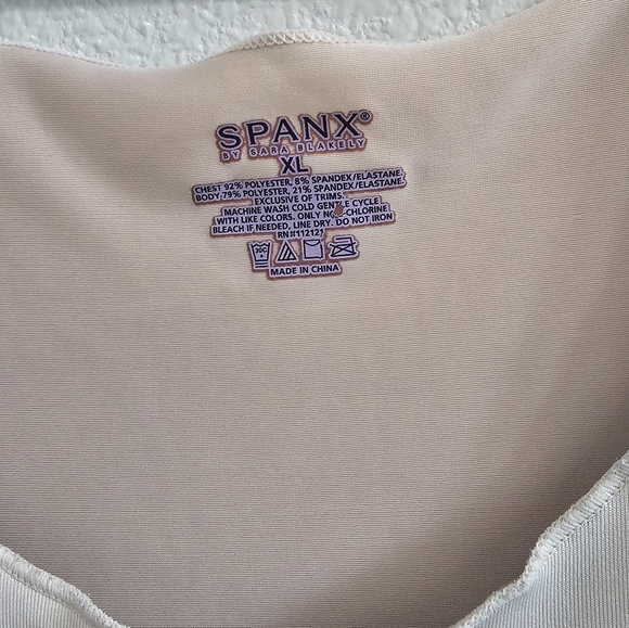 Spanx sleeveless top, white with nude lining size XL - Picture 2 of 3